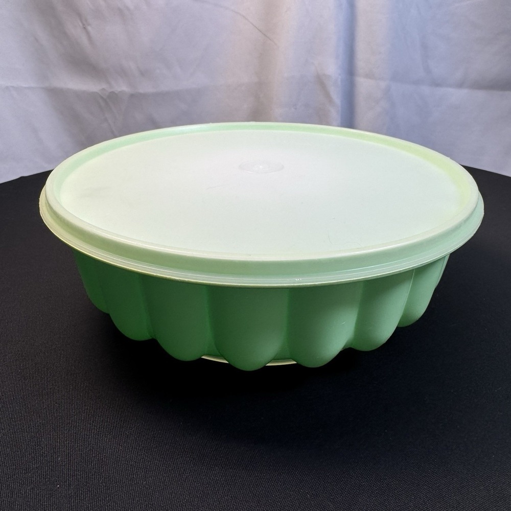 Vintage Tupperware Mint Green Jello Mold  1202
